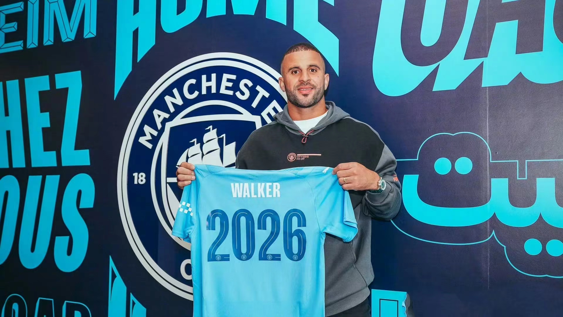 Kyle Walker renouvelle son contrat avec Manchester City, créant la gloire du Blue Moon